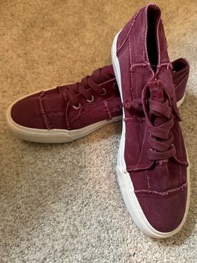Blowfish Malibu Burgundy Frayed Canvas Sneakers 9.5
